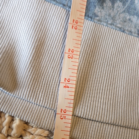 Time and Tru Relaxed Fit Twin Lightweight Pull Over Shirts! - Picture 9 of 10